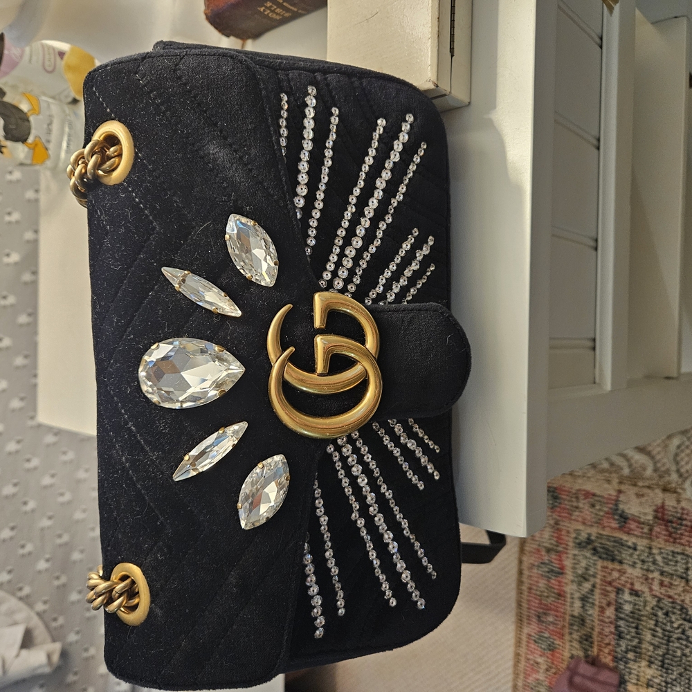 GUCCI Black and Gold Clutch with Textured Fabric and Decorative Pattern